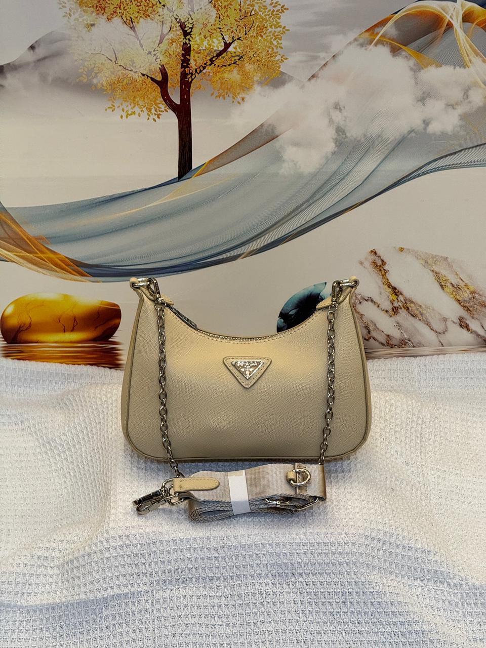 Prada Bag | Re-Edition 2005 Beige leather